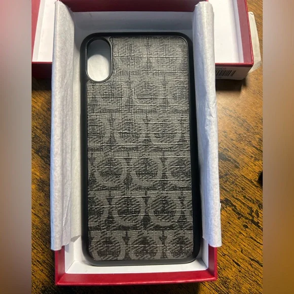 NIB Salvatore Ferragamo Apple IPhone Fitted case in Pebble Calf Leather